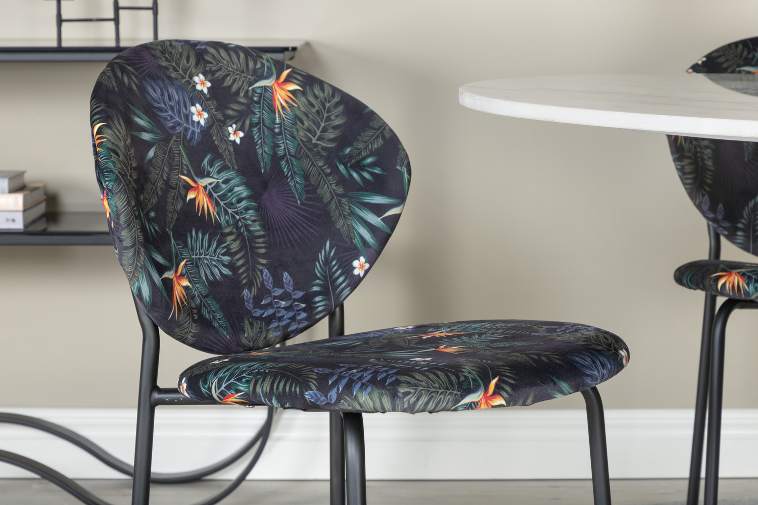 Étkezőgarnitúra Dallas 1298 (Virágos minta + Fekete)