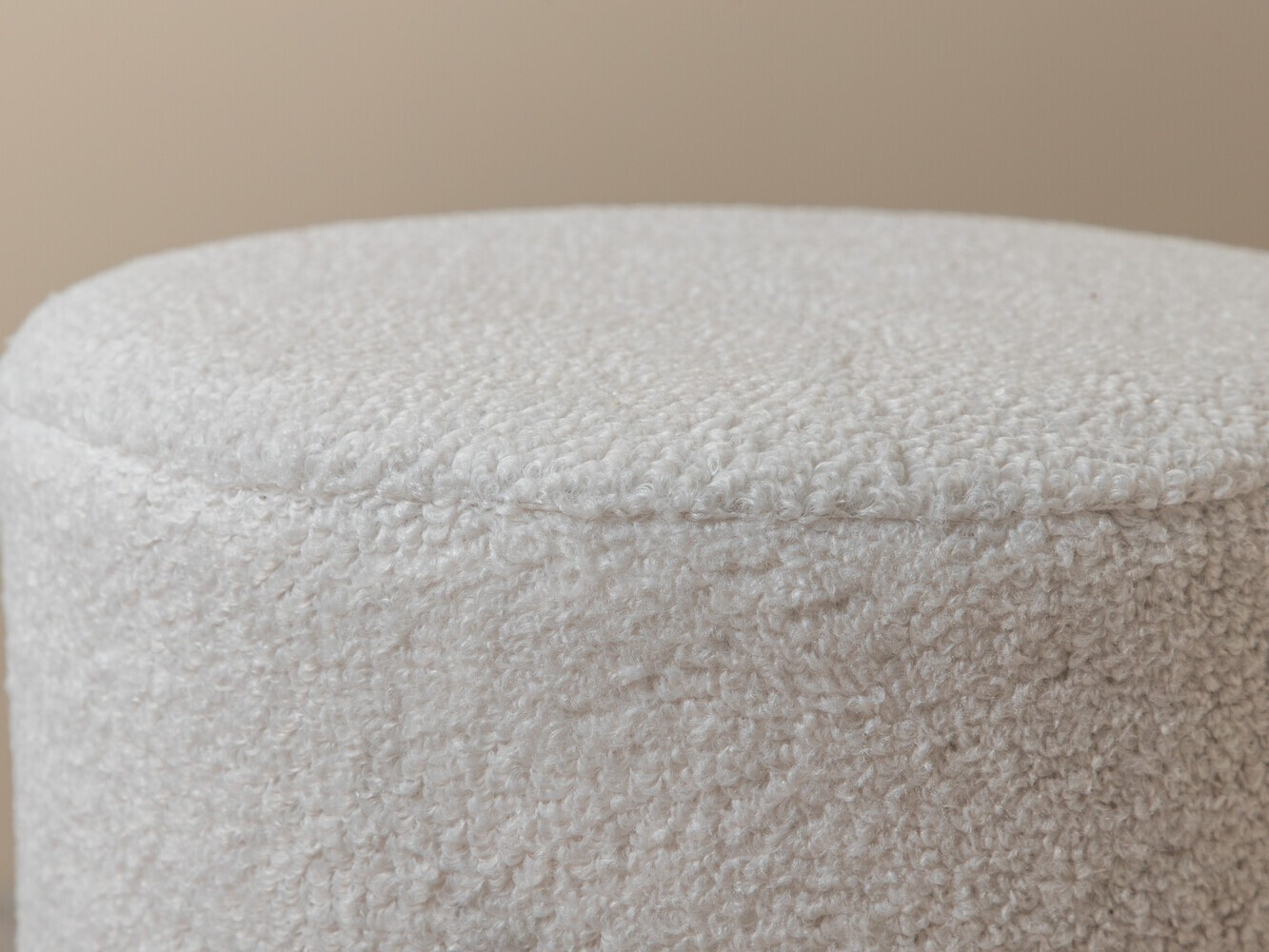 Puff Dallas 2936 (Fehér + Fényes fekete)