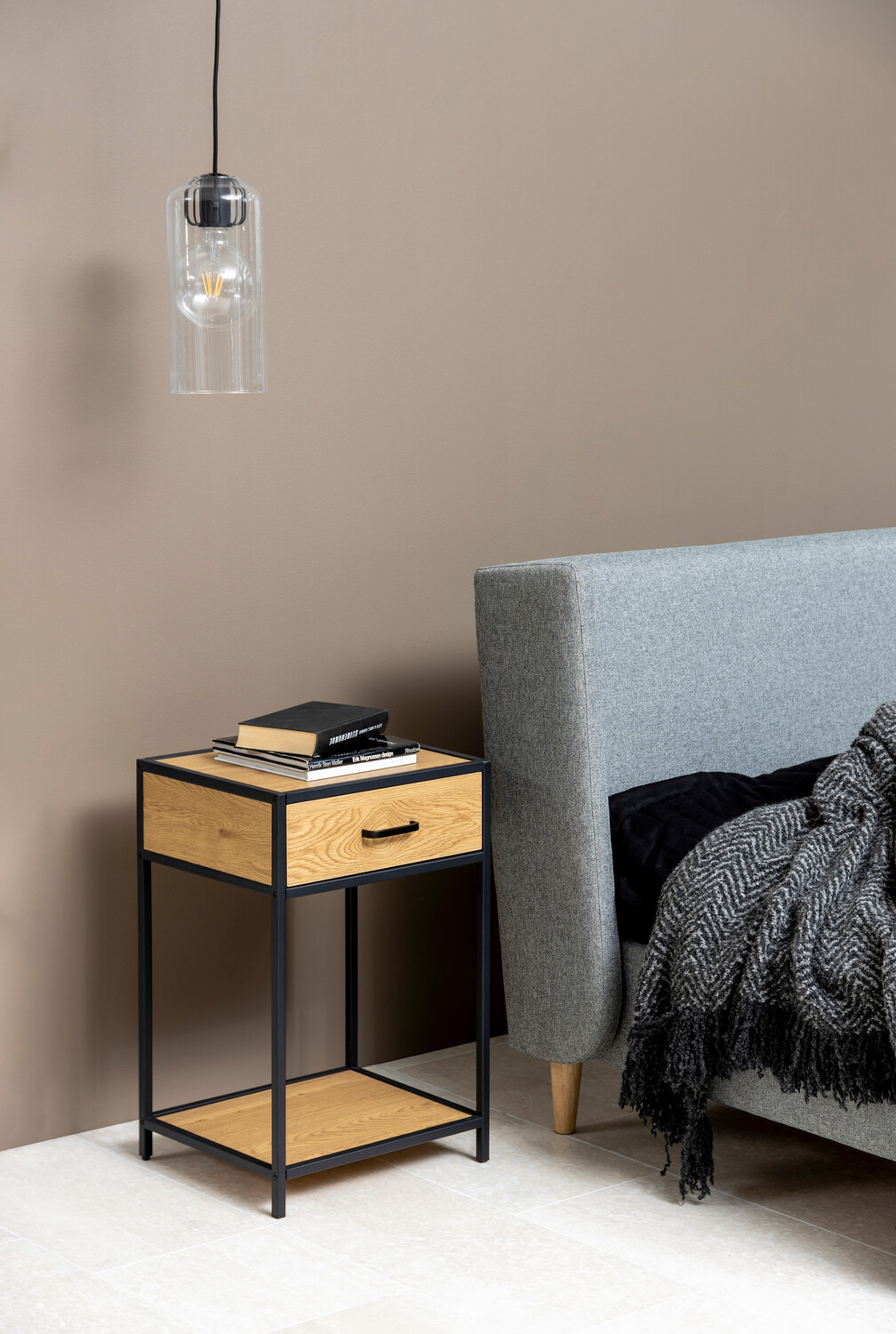 Éjjeliszekrény Norsica Sevferi 128 (Vad tölgy + Fekete)