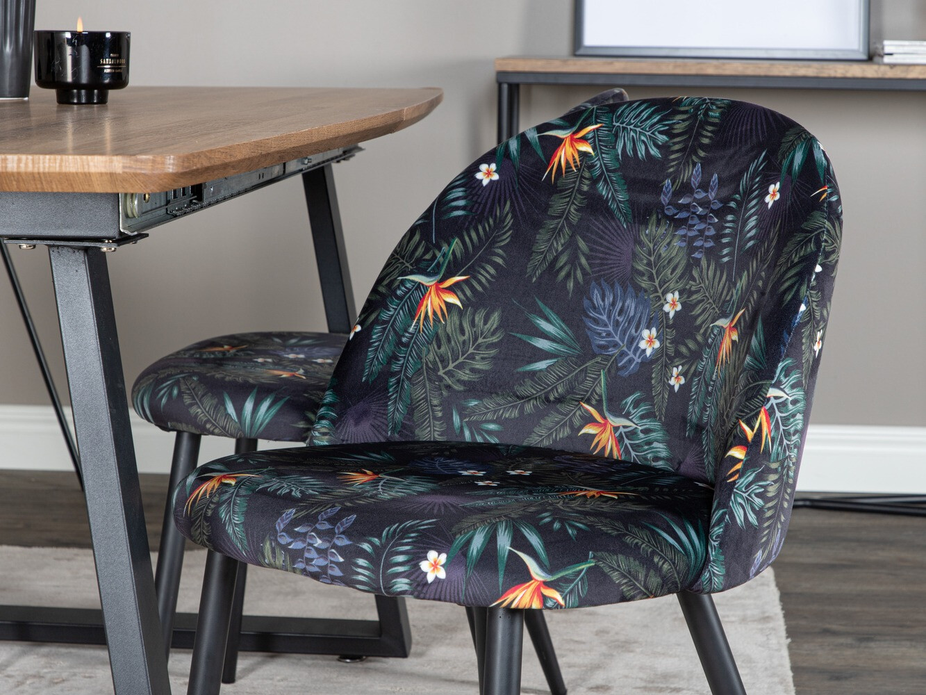 Étkezőgarnitúra Dallas 335 (Virágos minta + Fekete)