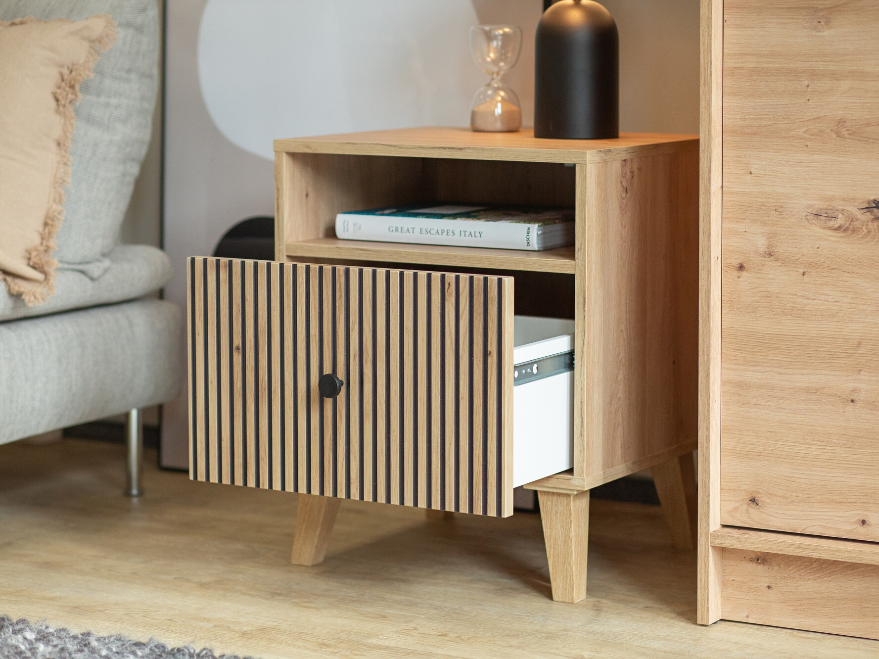 Éjjeliszekrény Beltivi 106