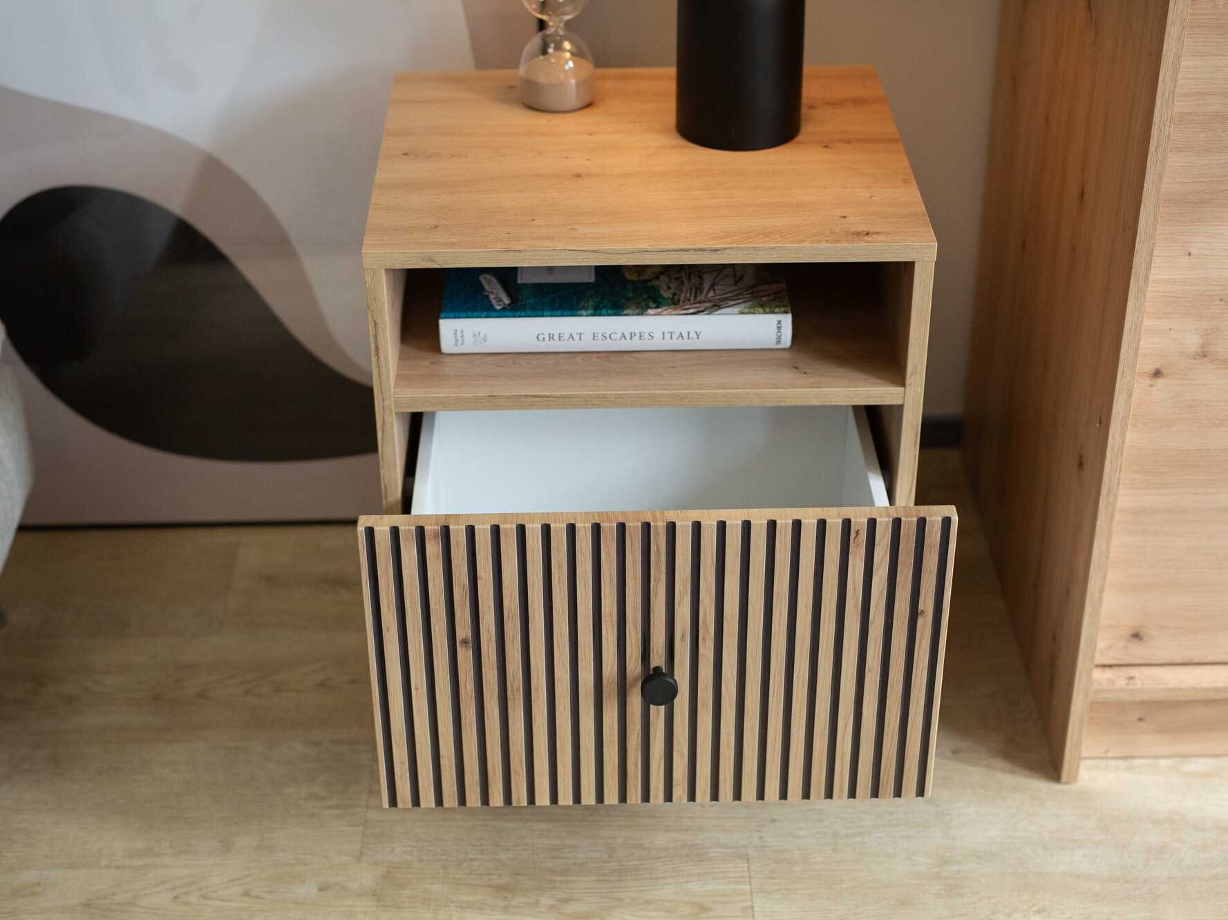 Éjjeliszekrény Beltivi 106