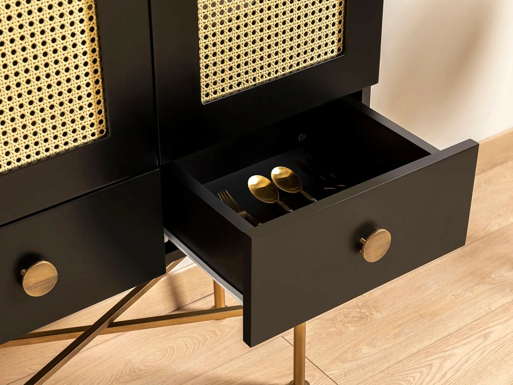 Könyvespolc Kailua 1666