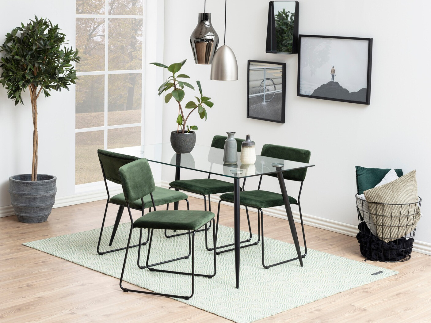 Étkezőgarnitúra Norsica 557 (Sötétzöld + Fekete)