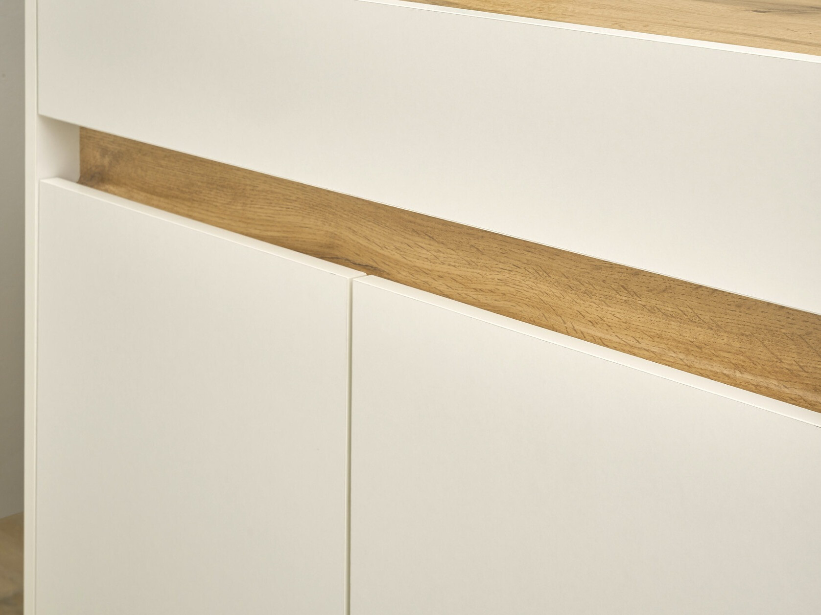 Komód Elbsori 117 (Fehér + Wotan tölgy)