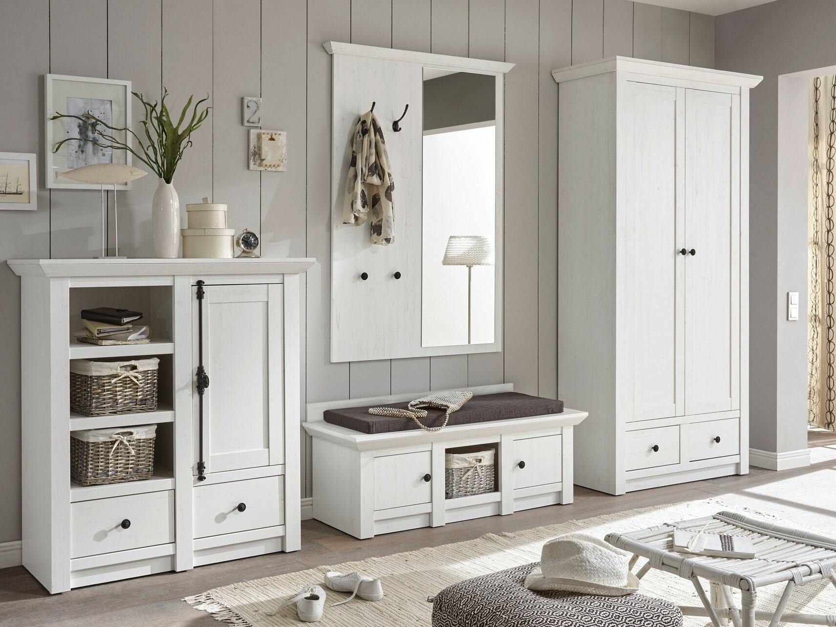 Gardróbszekrény Marfere 131