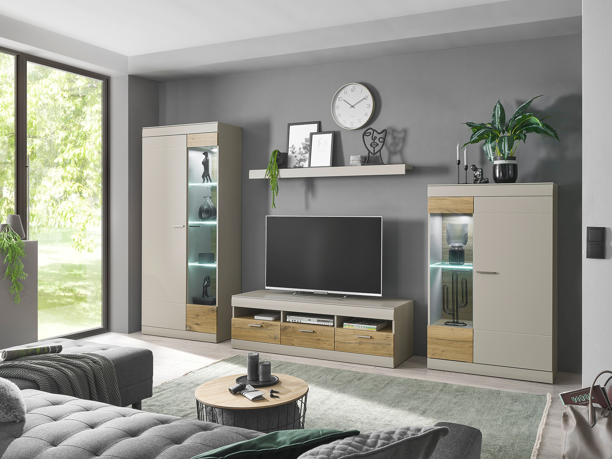 Fali polc Romlevu 108