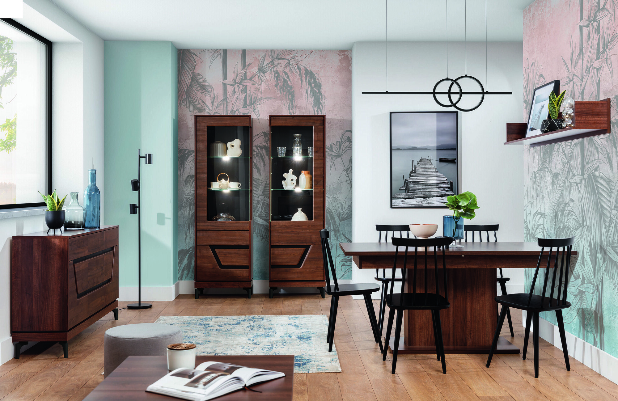 Könyvespolc Romlora 104