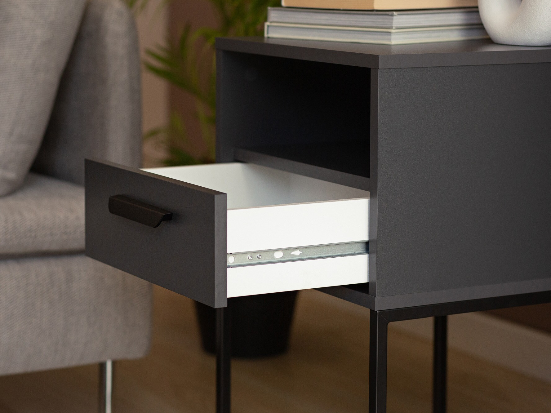 Éjjeliszekrény Bristol 193 (Antracit)