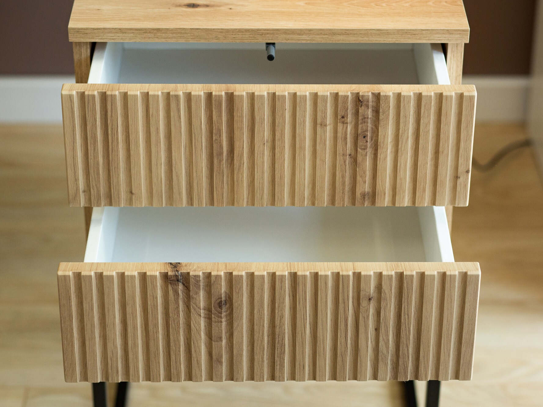 Éjjeliszekrény Bristol 195 (Artisan tölgy)