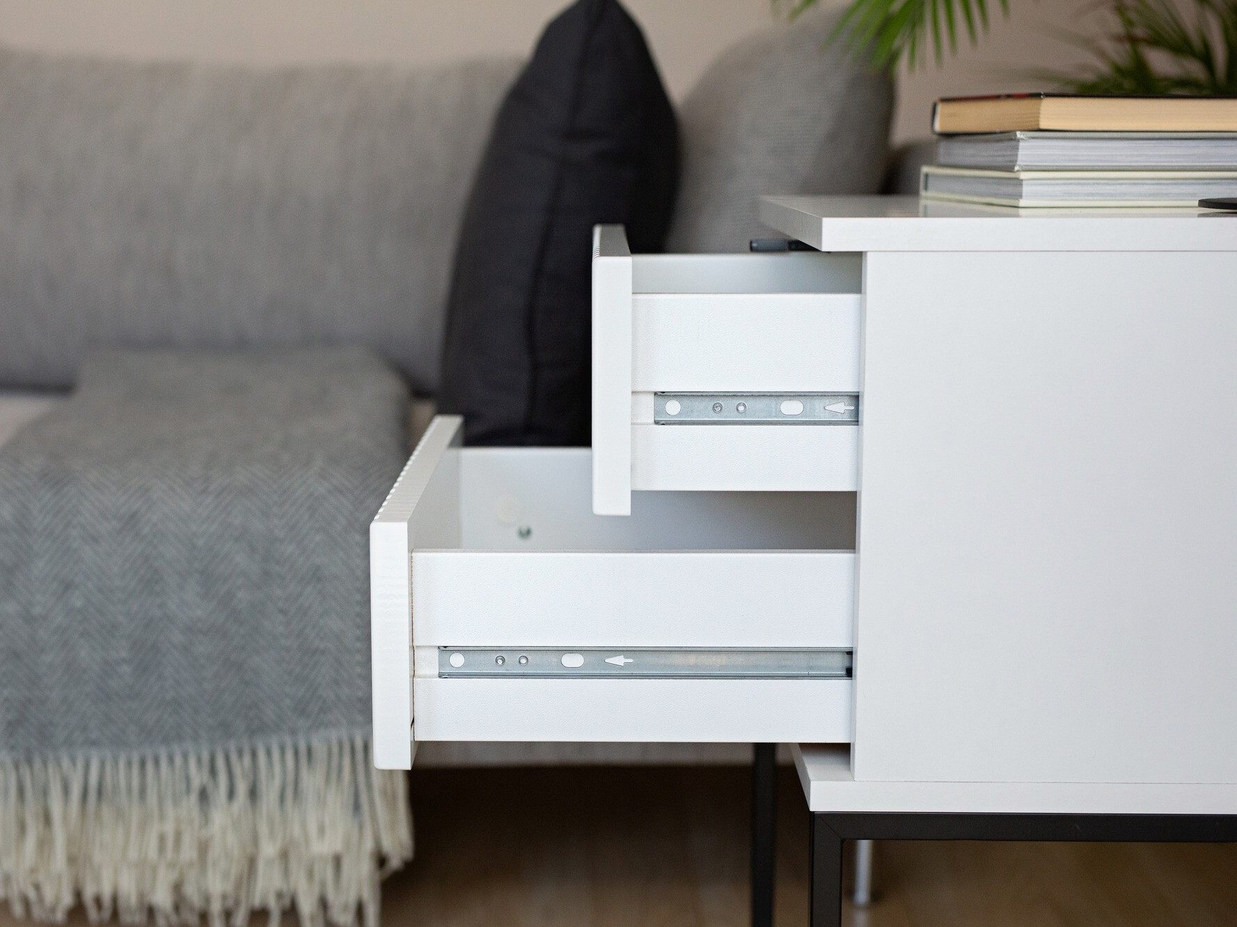 Éjjeliszekrény Bristol 195 (Fehér)