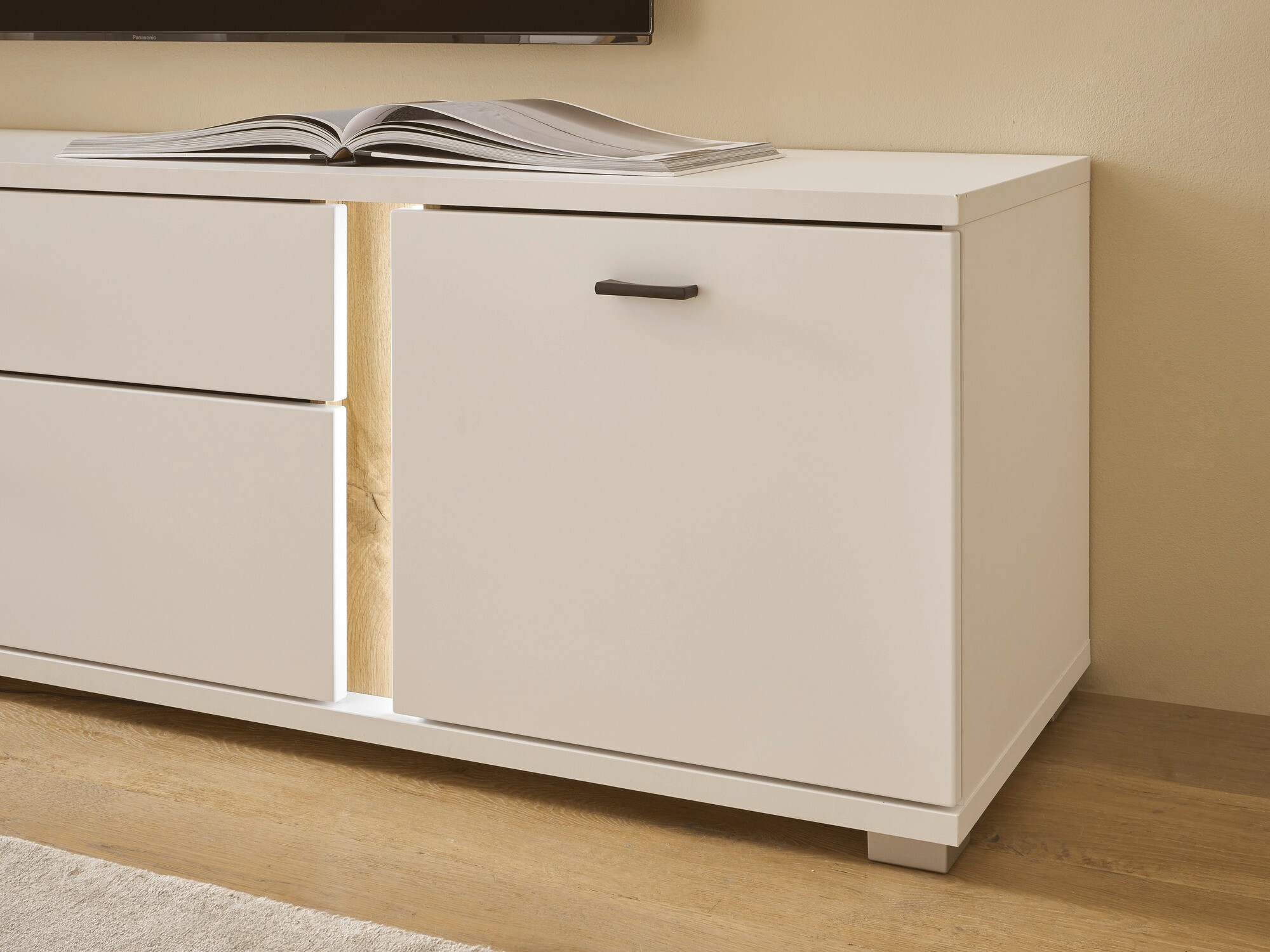 TV-állvány Avimavi 105 (Fehér + Wotan tölgy)