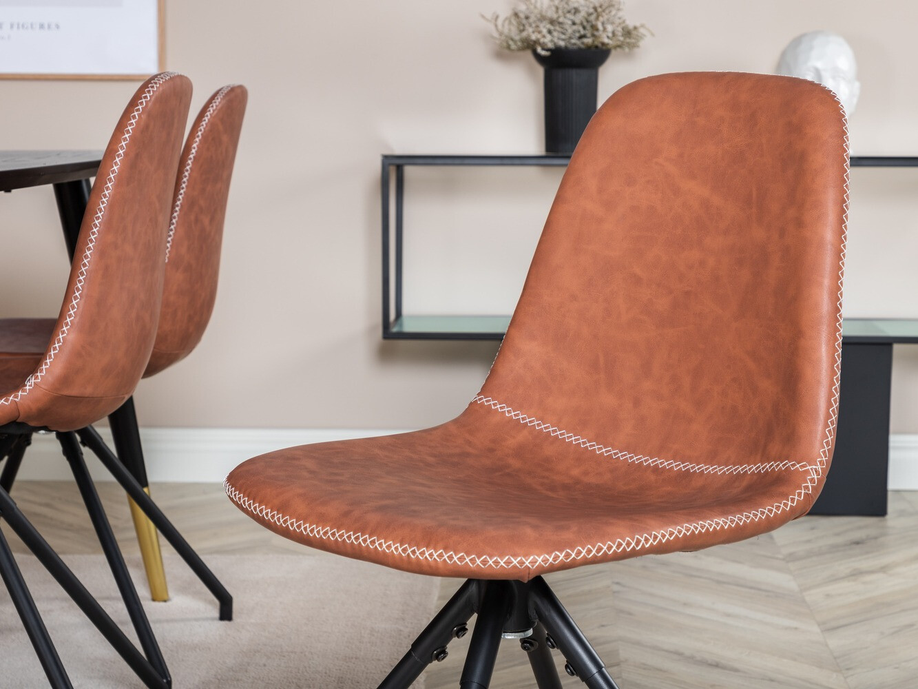 Étkezőgarnitúra Dallas 2578 (Fekete + Sárgaréz)