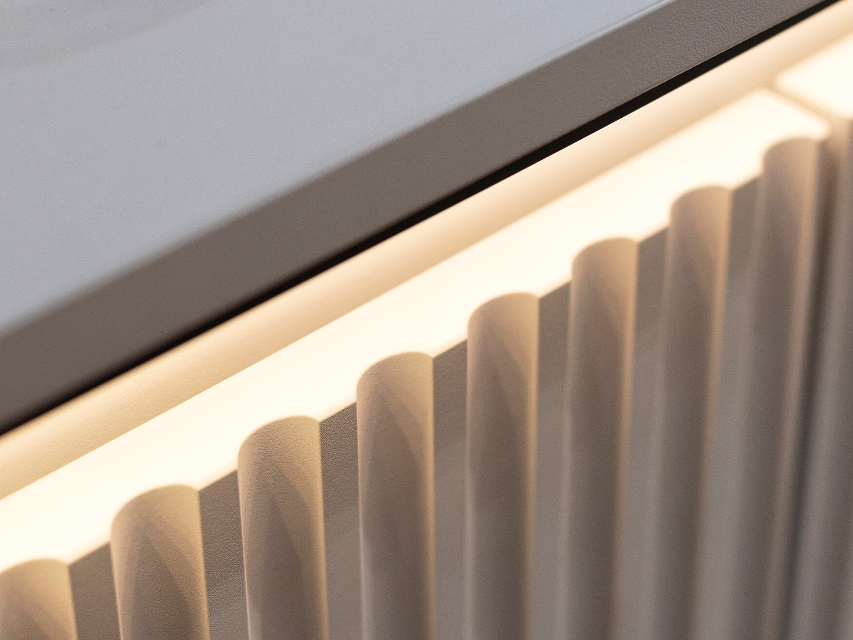 Szekrény Fernolu 102 (Szürke + Fekete)