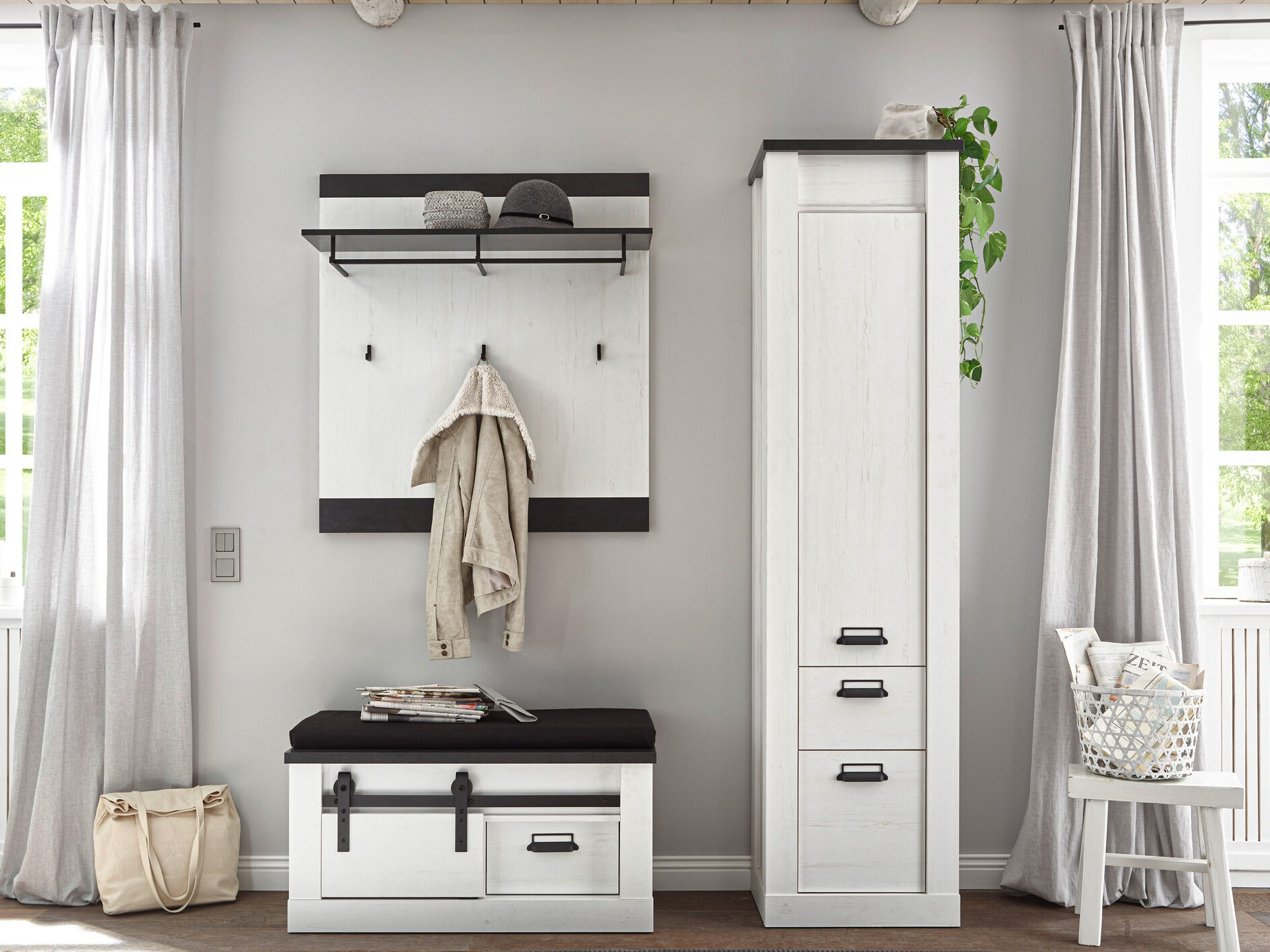 Előszoba garnitúra Cirtale 130 (Fehérített fenyő + Antracit)