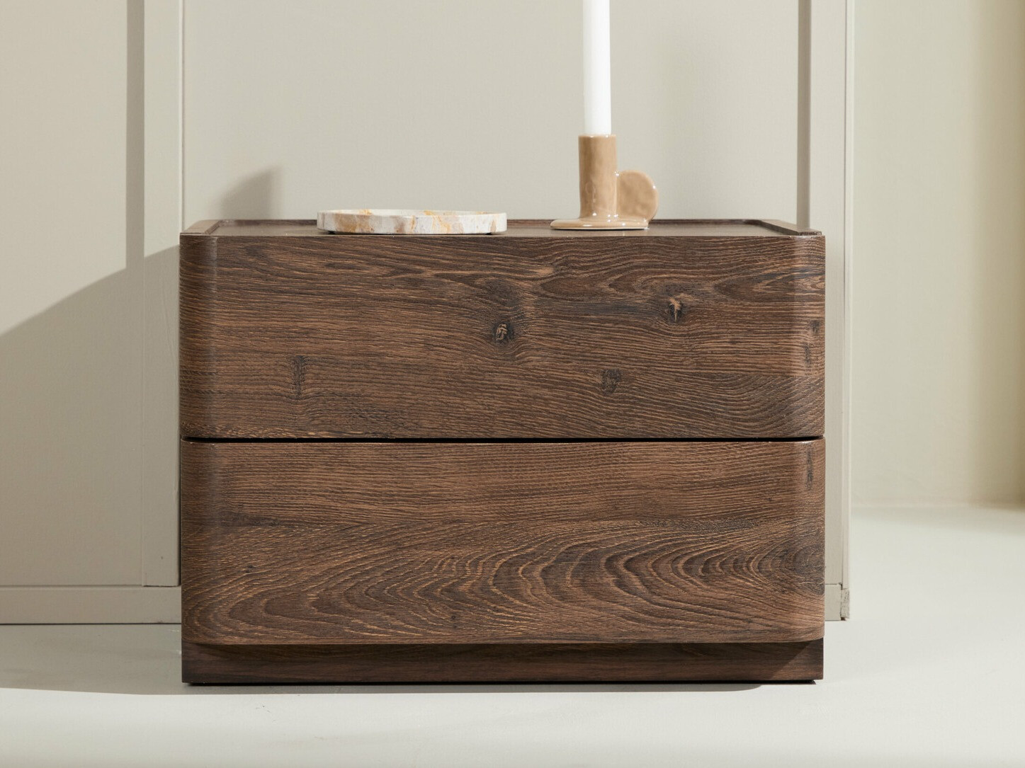 Éjjeliszekrény Dallas 4744