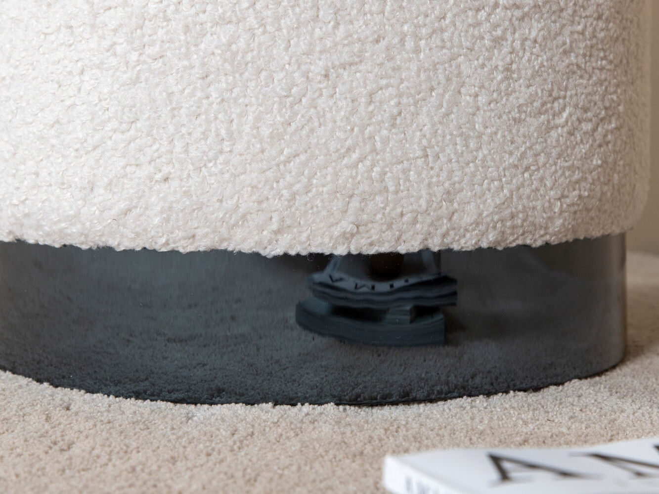 Puff Dallas 2936 (Fehér + Fényes fekete)