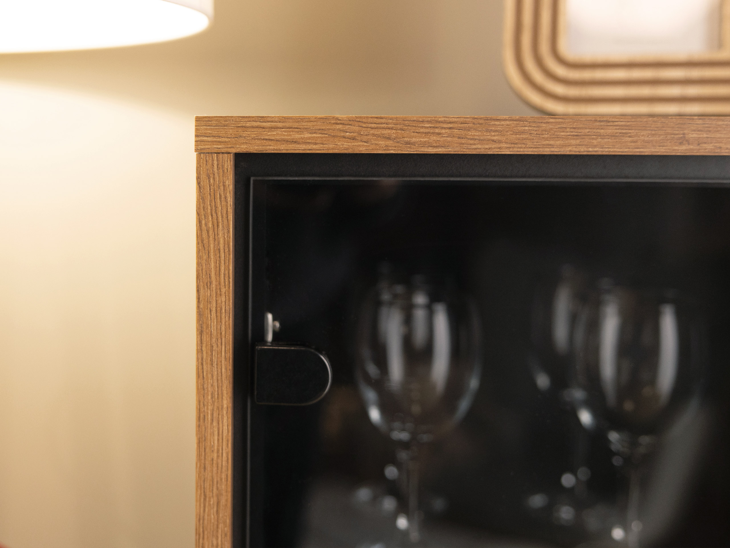 Könyvespolc Cornovu 103