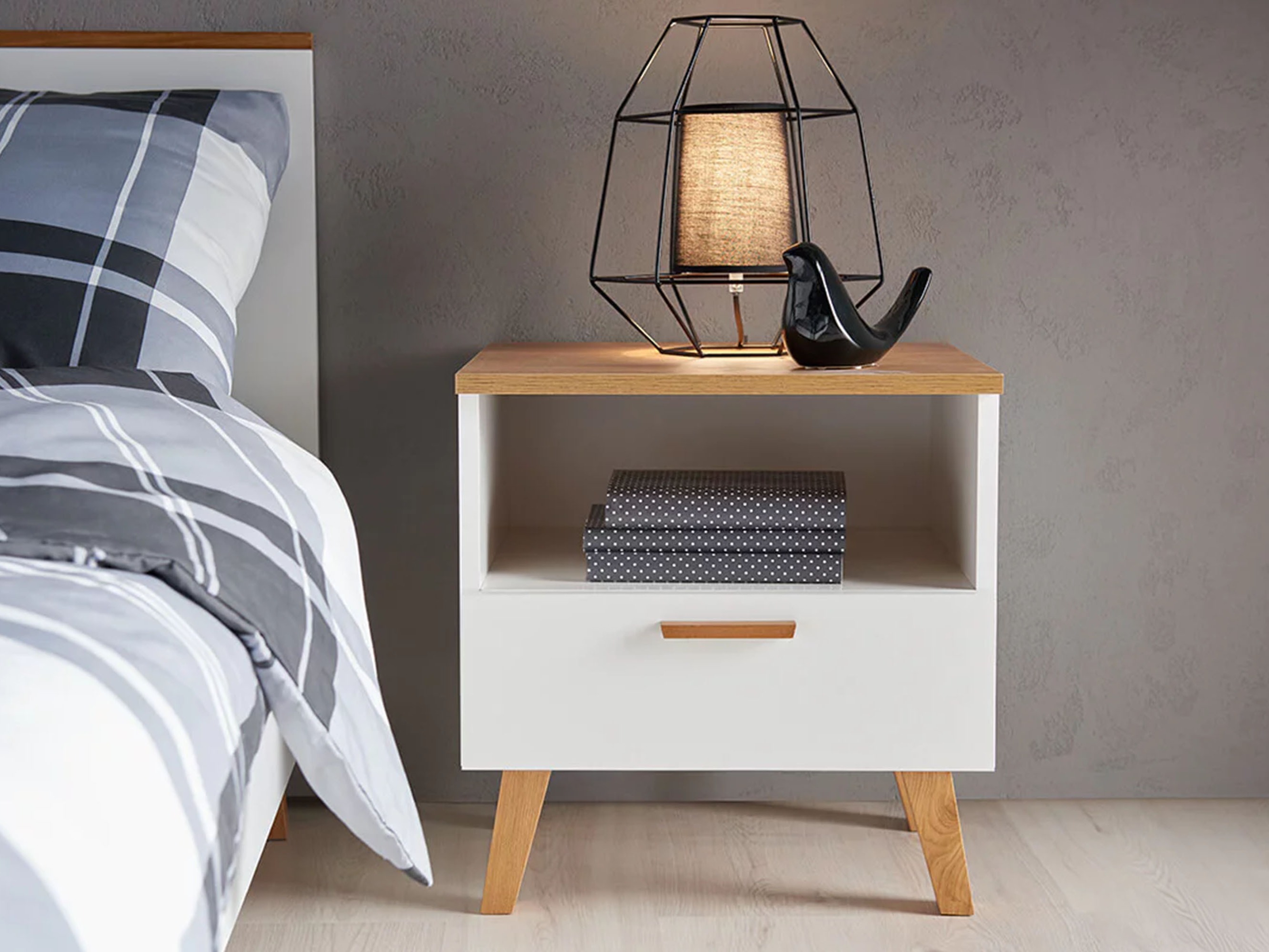 Éjjeliszekrény Fivbeli 103