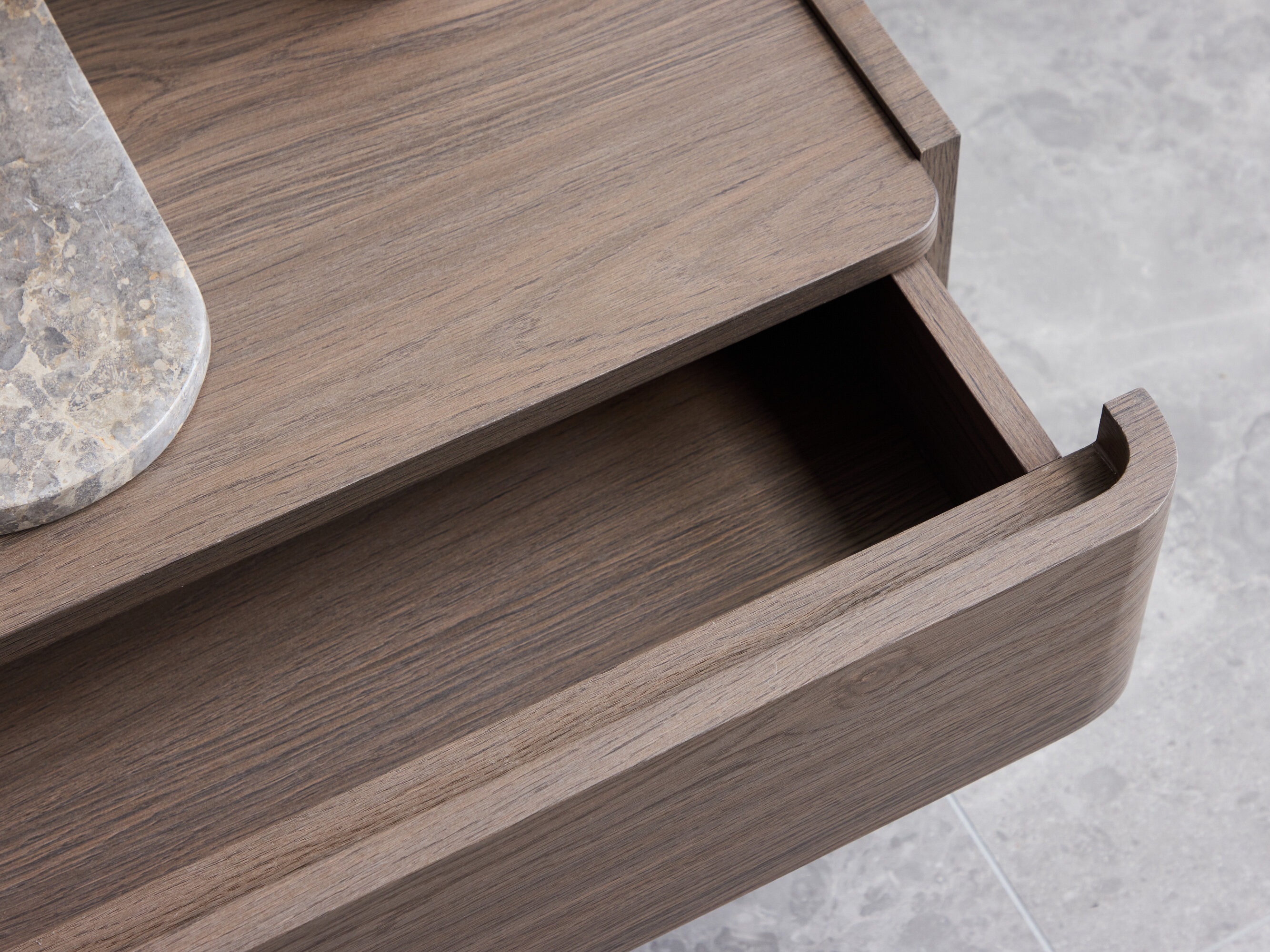 Éjjeliszekrény Dallas 4744