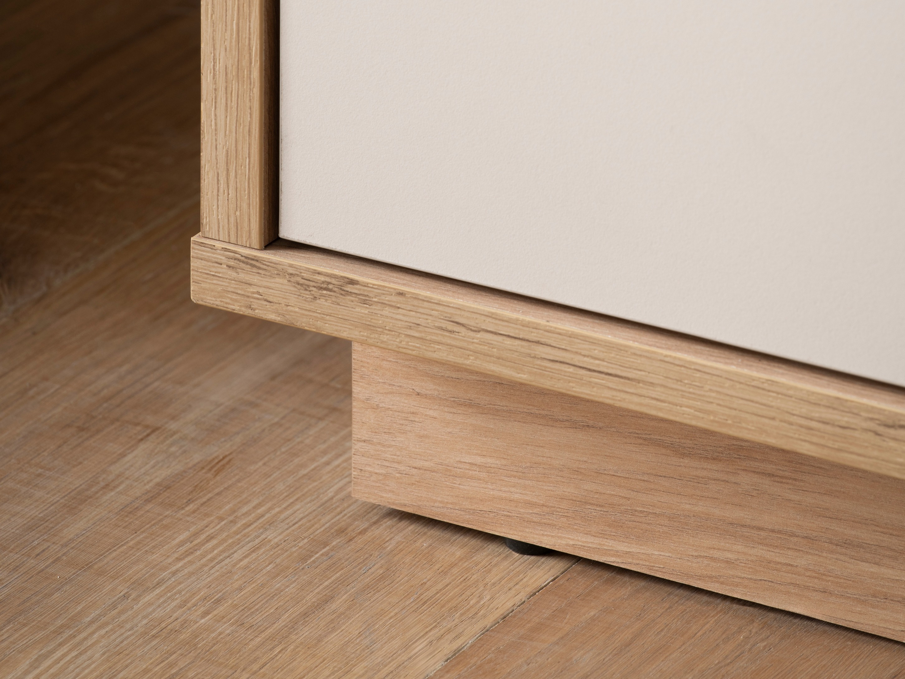 Szekrény Ferciro 108