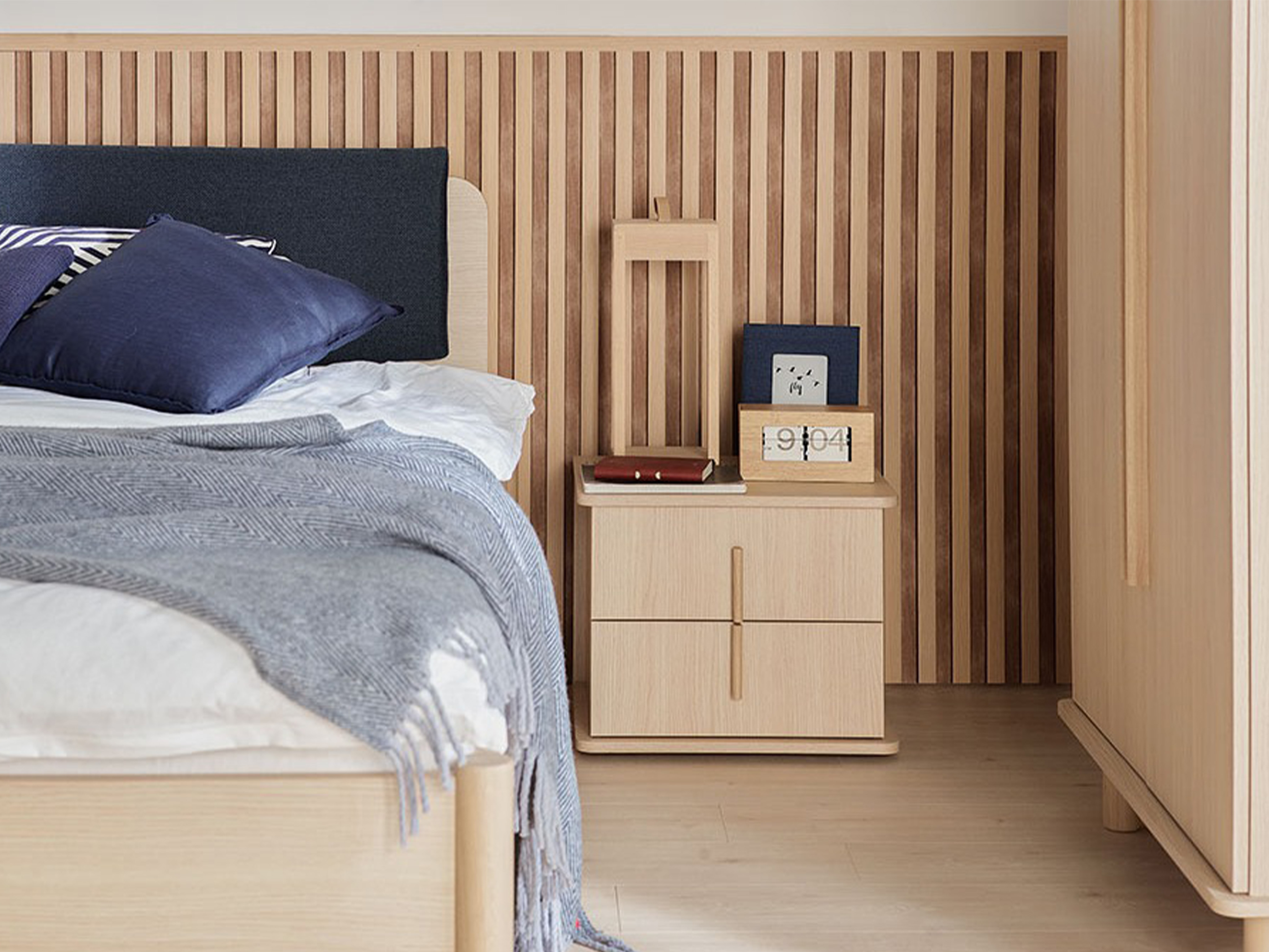 Éjjeliszekrény Camcamo 107