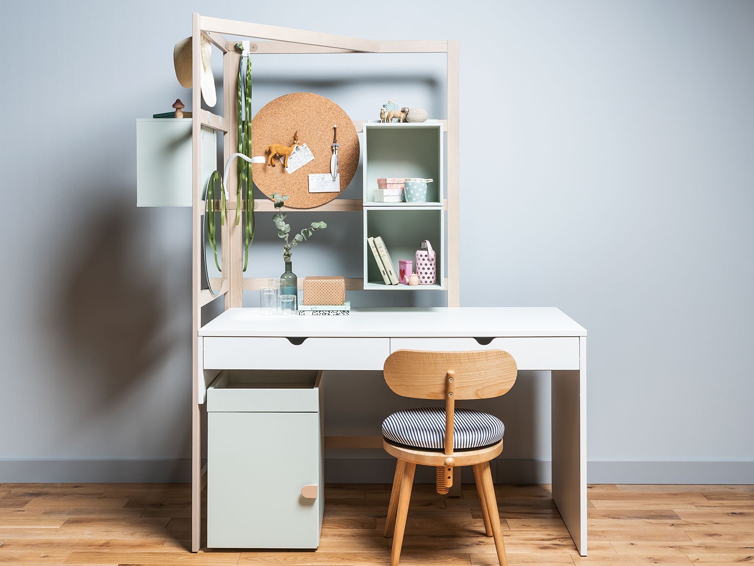 Íróasztal Nutese 111