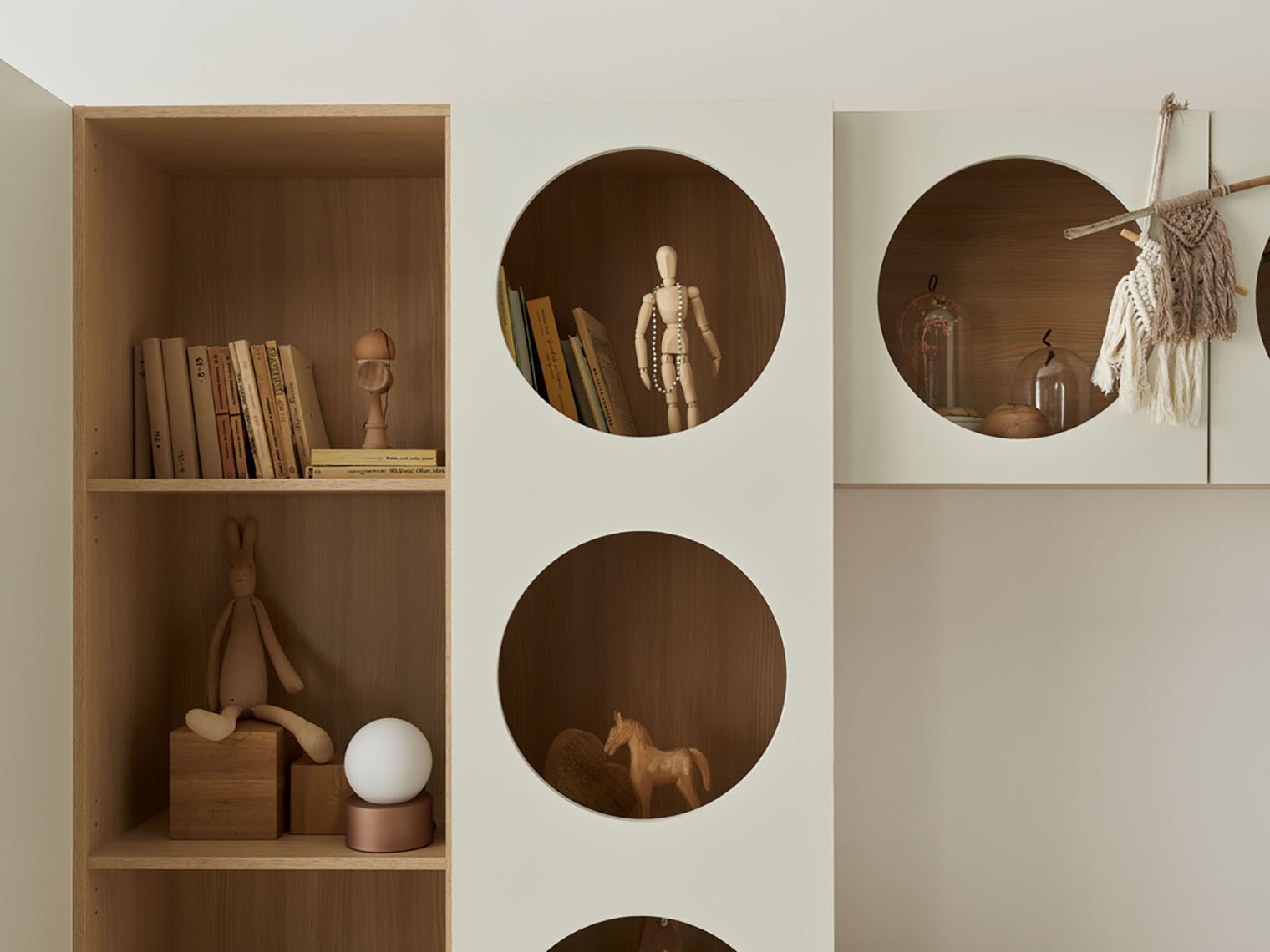 Könyvespolc Tornolo 117 (Világos tölgy + Fehér)