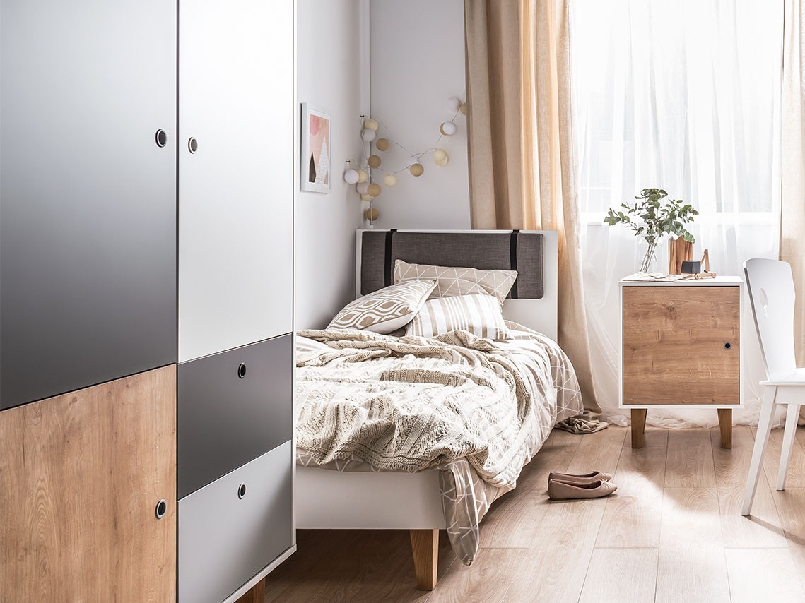 Éjjeliszekrény Domfera 105 (Fehér + Tölgy)