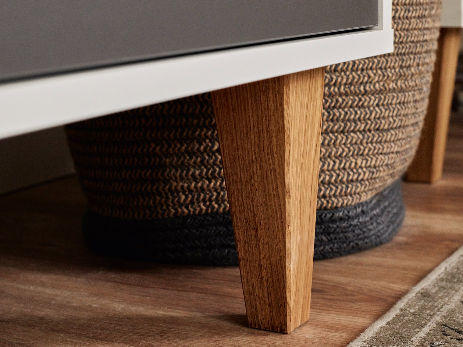 Éjjeliszekrény Domfera 107