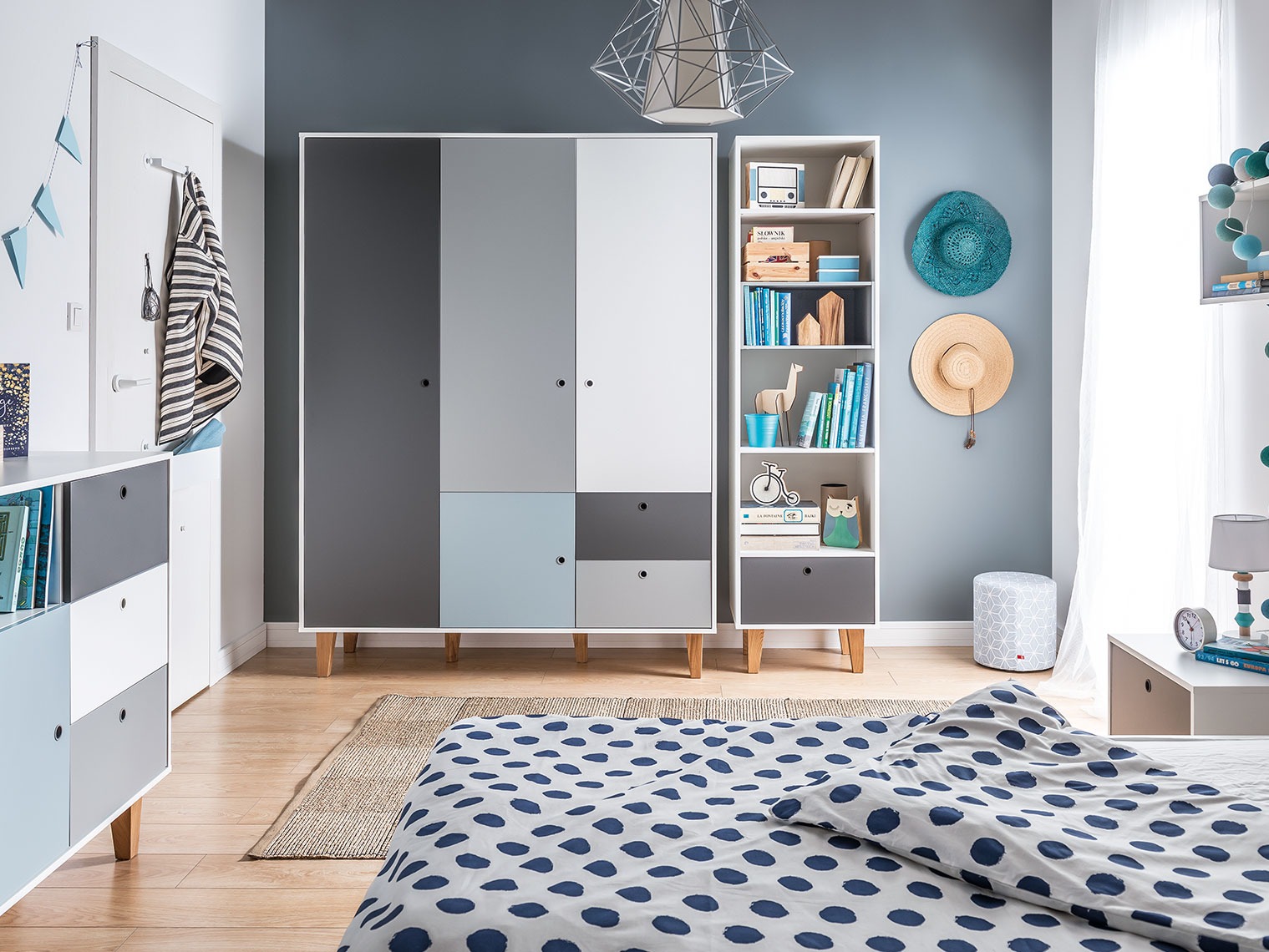 Könyvespolc Domfera 109