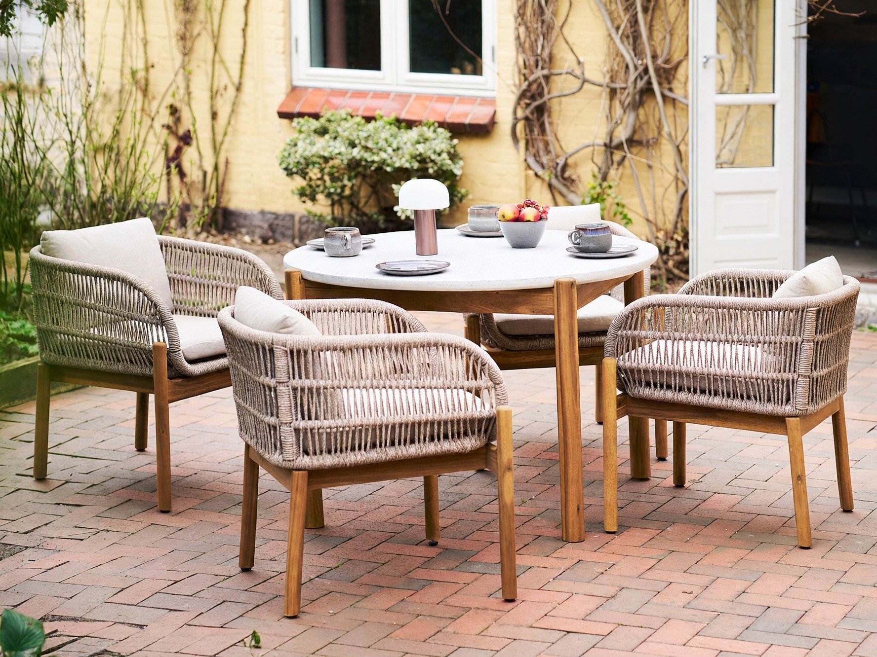 Asztal és szék garnitúra Tivevai 108