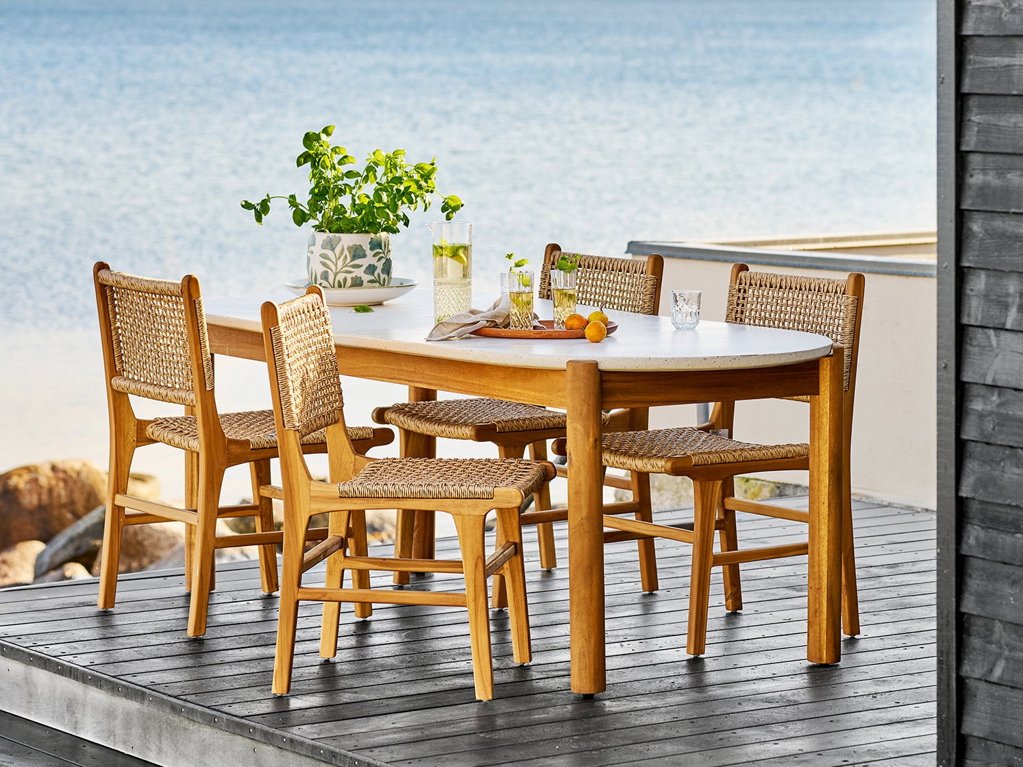 Kerti asztal Tivevai 104