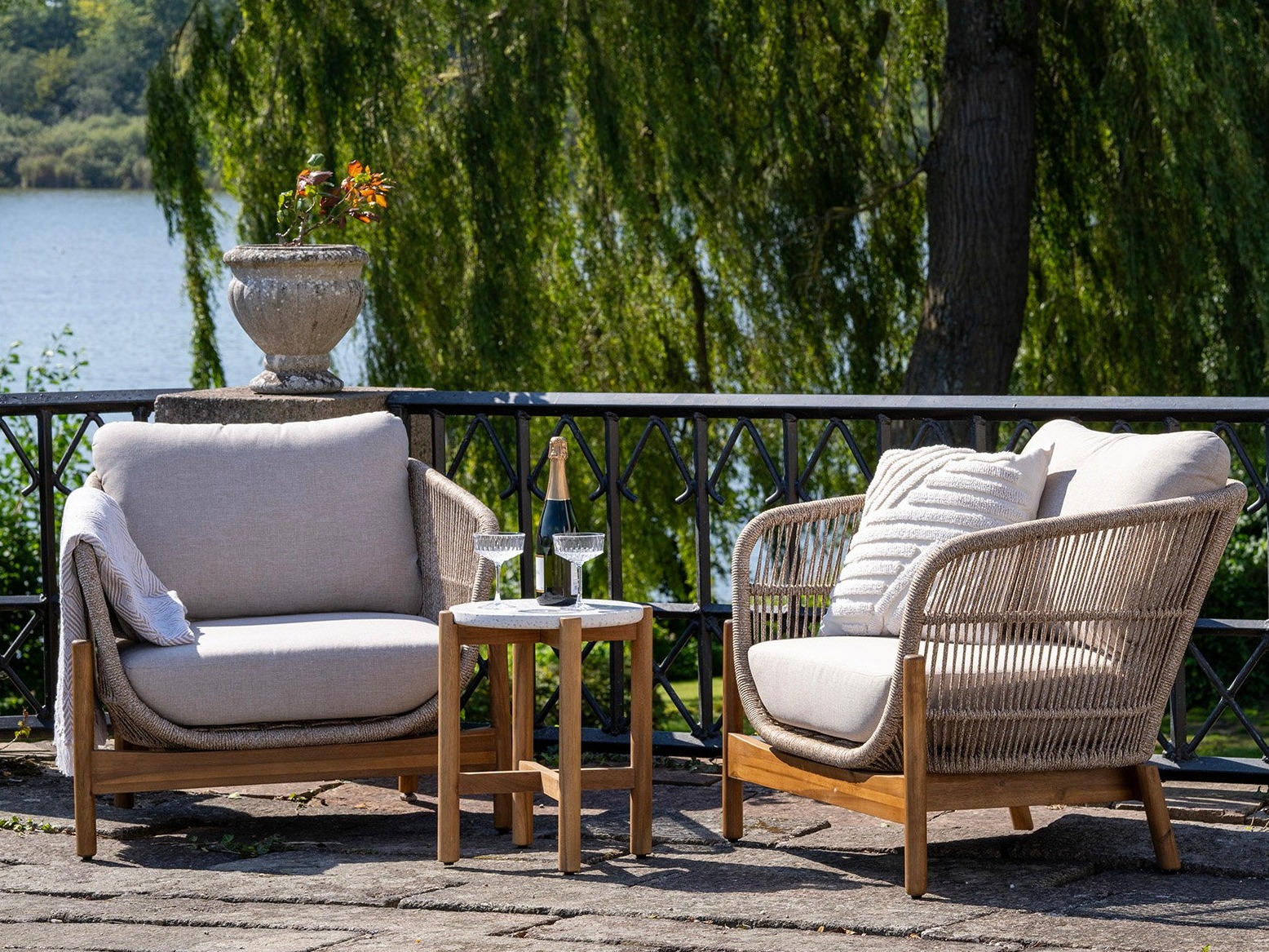 Kerti dohányzóasztal Tivevai 106