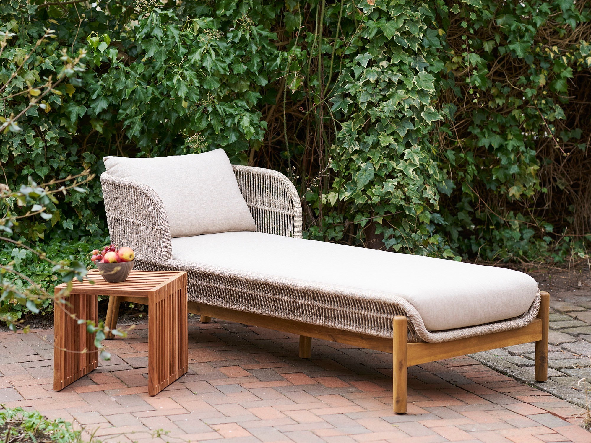 Kerti napozóágy Tivevai 111