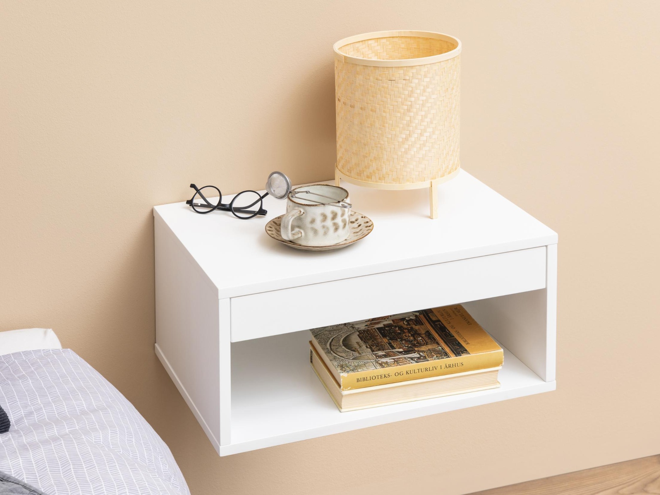 Éjjeliszekrény Norsica 600 (Fehér)