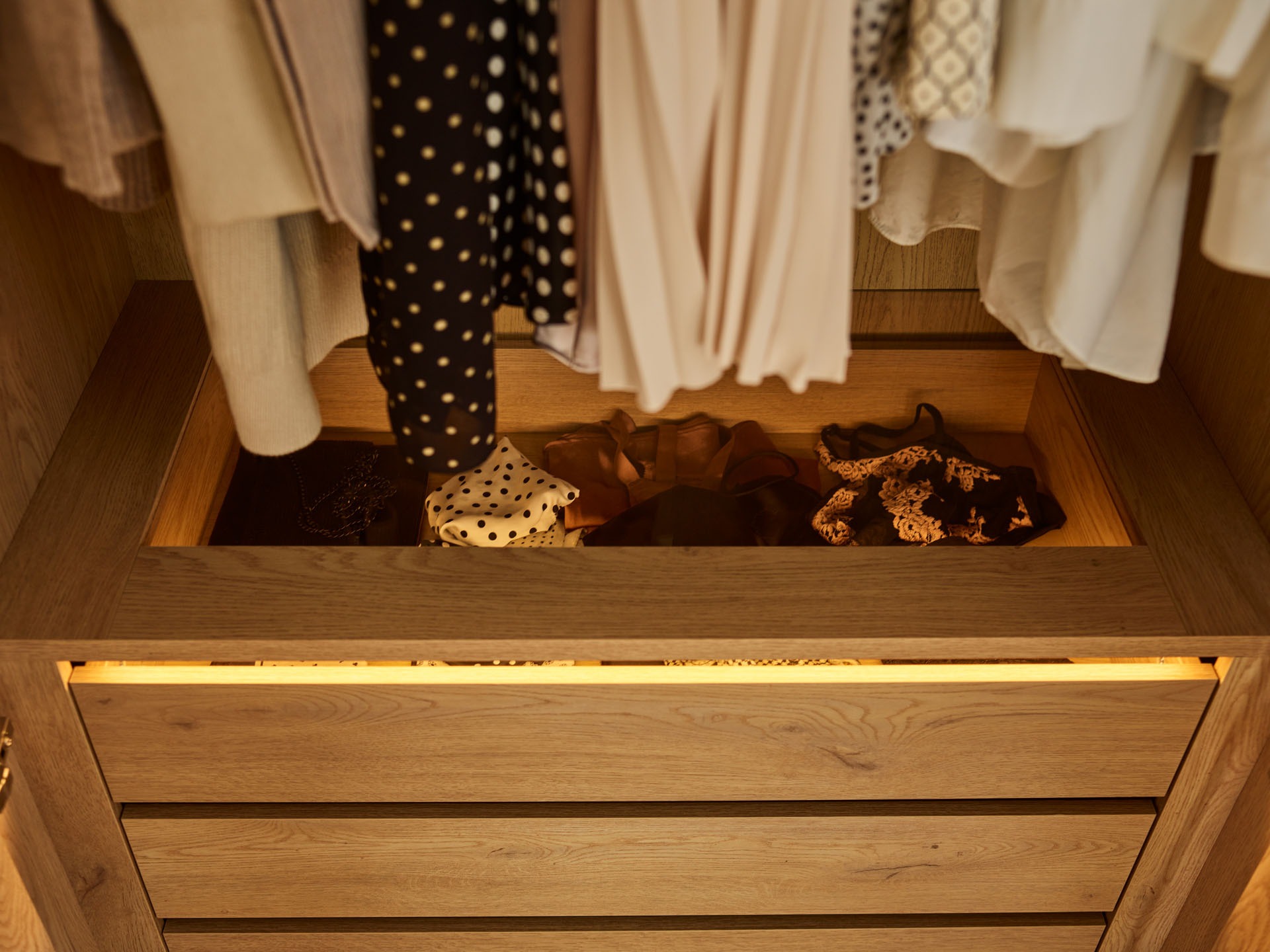 Gardróbszekrény Ruvcamu 113